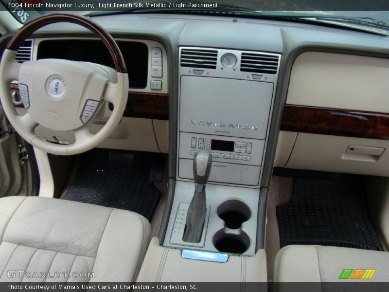 Light French Silk Metallic / Light Parchment 2004 Lincoln Navigator Luxury