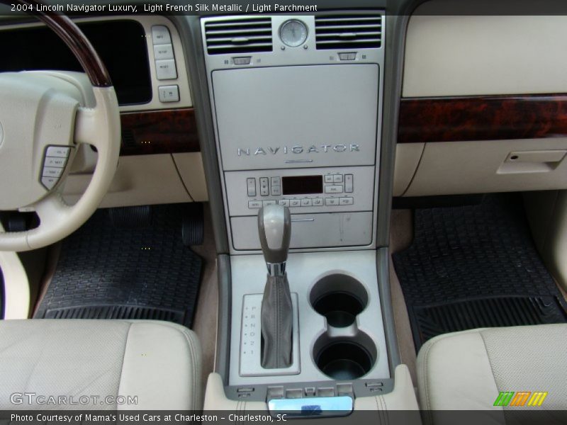 Light French Silk Metallic / Light Parchment 2004 Lincoln Navigator Luxury