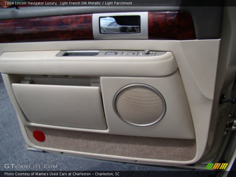 Light French Silk Metallic / Light Parchment 2004 Lincoln Navigator Luxury