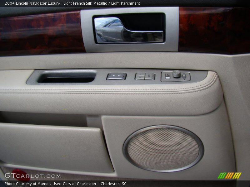 Light French Silk Metallic / Light Parchment 2004 Lincoln Navigator Luxury