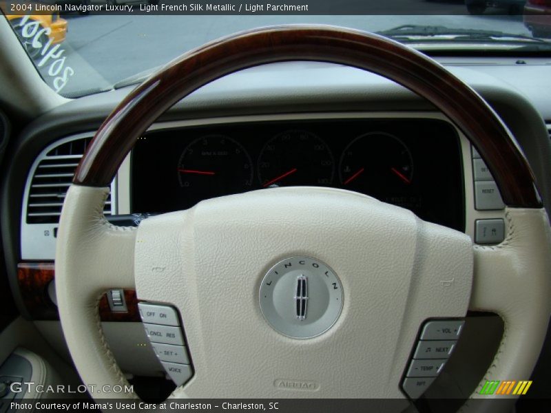 Light French Silk Metallic / Light Parchment 2004 Lincoln Navigator Luxury