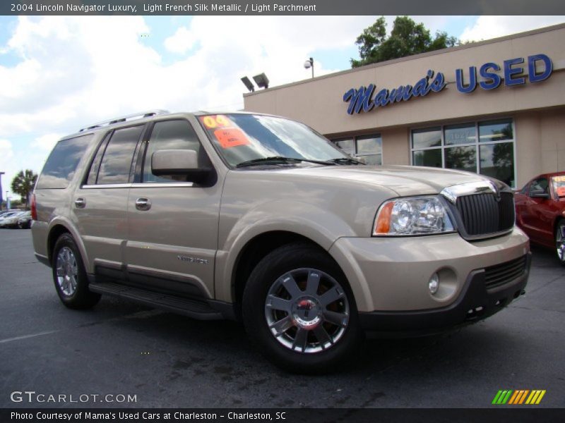 Light French Silk Metallic / Light Parchment 2004 Lincoln Navigator Luxury