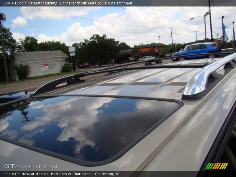 Light French Silk Metallic / Light Parchment 2004 Lincoln Navigator Luxury