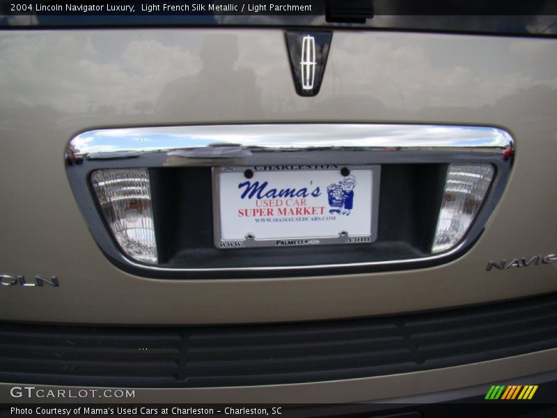 Light French Silk Metallic / Light Parchment 2004 Lincoln Navigator Luxury