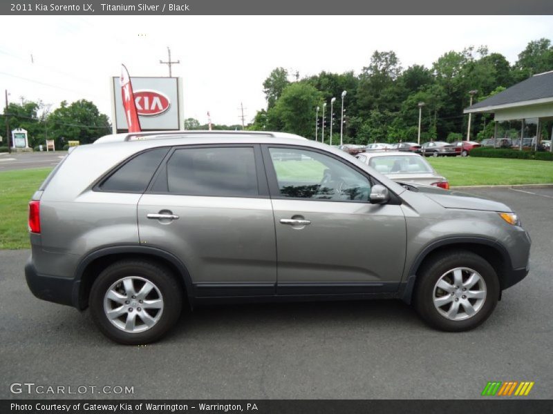 Titanium Silver / Black 2011 Kia Sorento LX