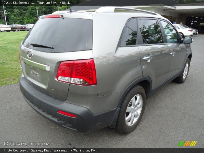 Titanium Silver / Black 2011 Kia Sorento LX