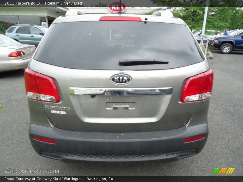 Titanium Silver / Black 2011 Kia Sorento LX