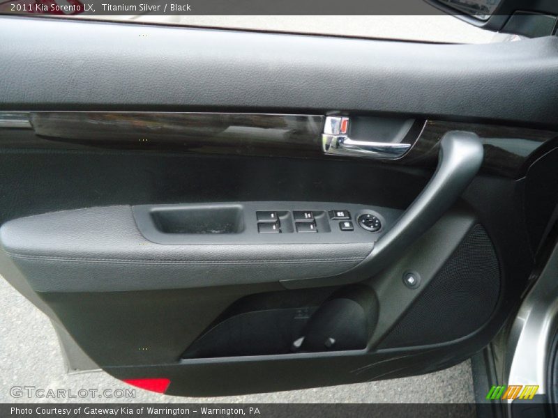 Titanium Silver / Black 2011 Kia Sorento LX