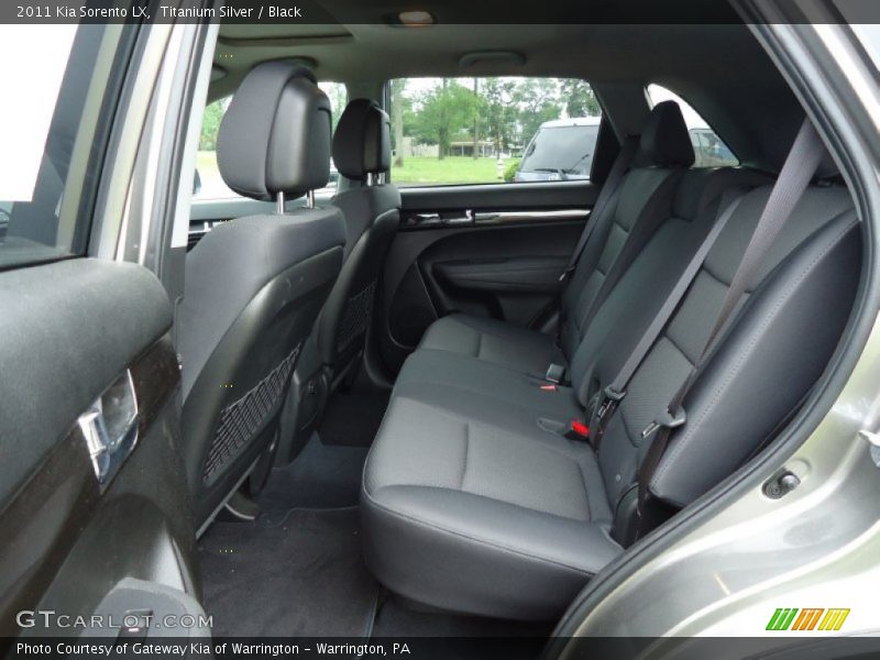 Titanium Silver / Black 2011 Kia Sorento LX