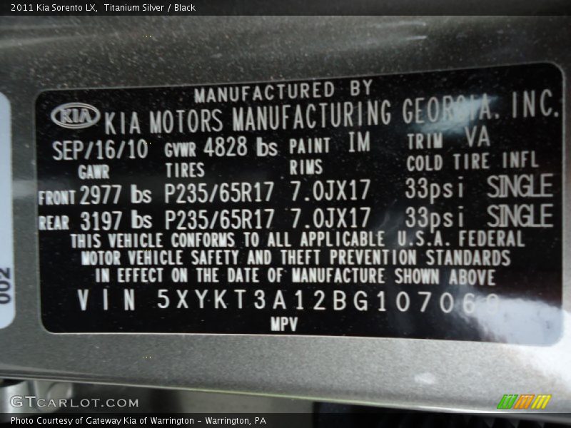 Titanium Silver / Black 2011 Kia Sorento LX