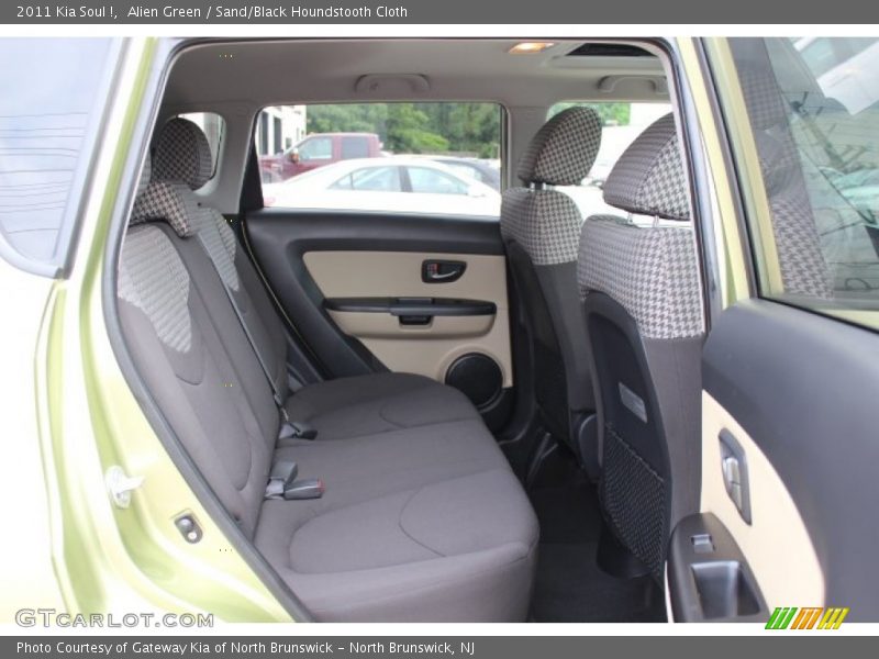  2011 Soul ! Sand/Black Houndstooth Cloth Interior