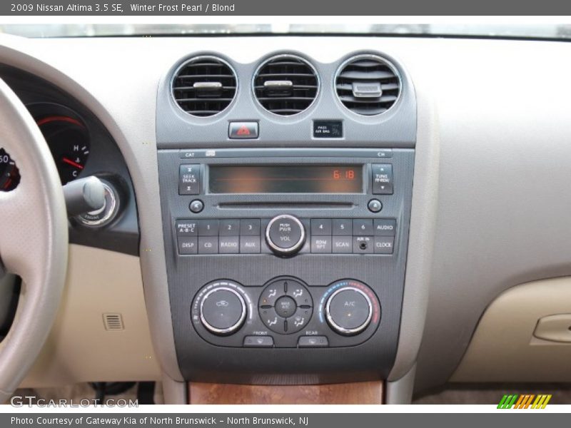 Winter Frost Pearl / Blond 2009 Nissan Altima 3.5 SE