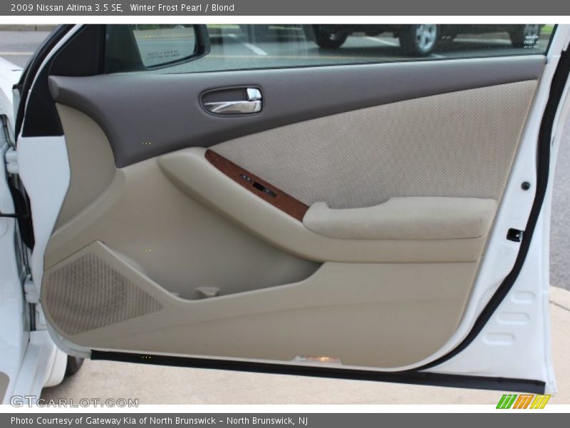 Winter Frost Pearl / Blond 2009 Nissan Altima 3.5 SE