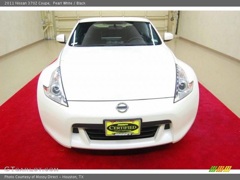 Pearl White / Black 2011 Nissan 370Z Coupe