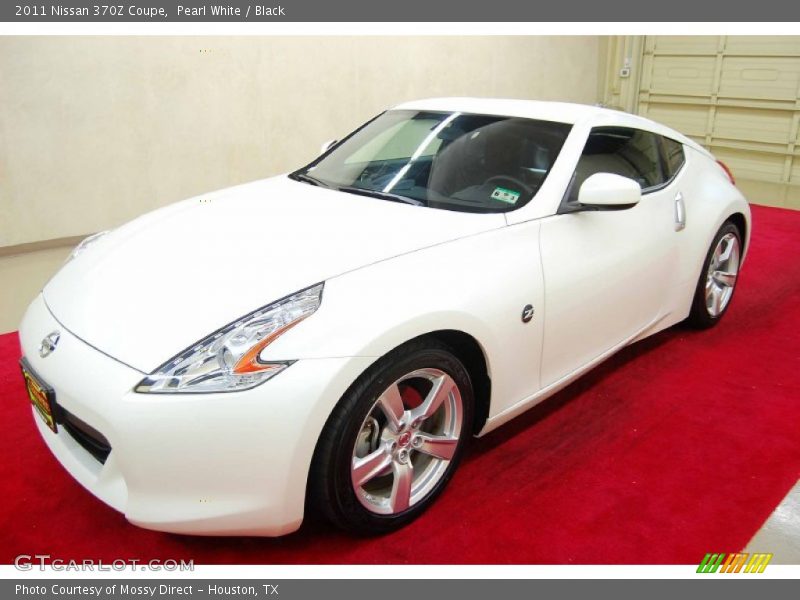 Pearl White / Black 2011 Nissan 370Z Coupe