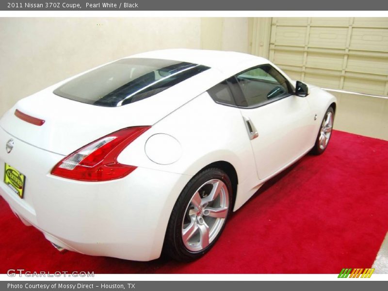 Pearl White / Black 2011 Nissan 370Z Coupe