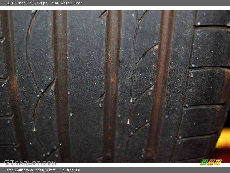 Pearl White / Black 2011 Nissan 370Z Coupe