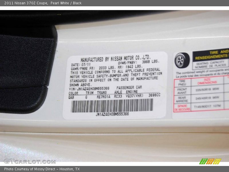 Pearl White / Black 2011 Nissan 370Z Coupe