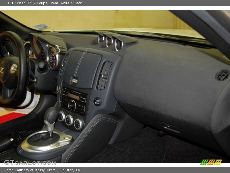 Pearl White / Black 2011 Nissan 370Z Coupe