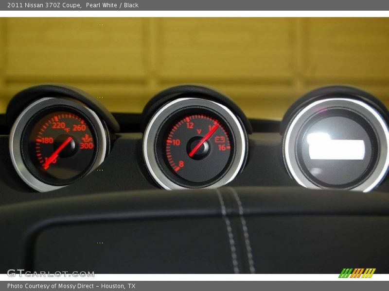 Pearl White / Black 2011 Nissan 370Z Coupe