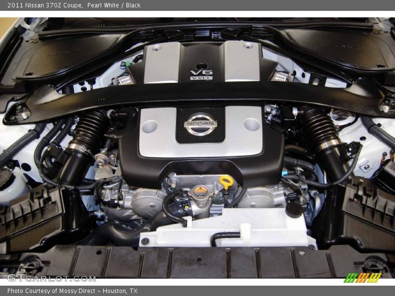 Pearl White / Black 2011 Nissan 370Z Coupe