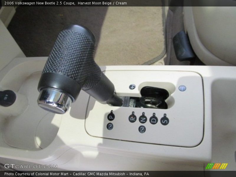 Harvest Moon Beige / Cream 2006 Volkswagen New Beetle 2.5 Coupe