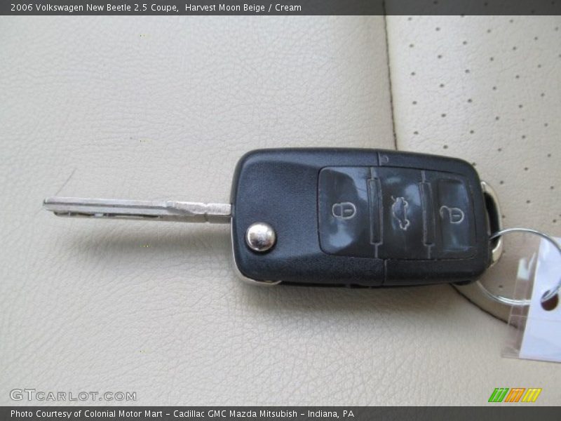 Harvest Moon Beige / Cream 2006 Volkswagen New Beetle 2.5 Coupe