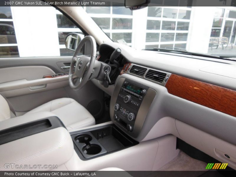 Silver Birch Metallic / Light Titanium 2007 GMC Yukon SLE