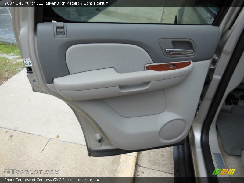 Silver Birch Metallic / Light Titanium 2007 GMC Yukon SLE