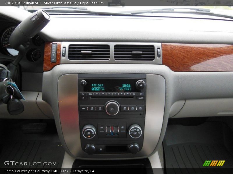 Silver Birch Metallic / Light Titanium 2007 GMC Yukon SLE