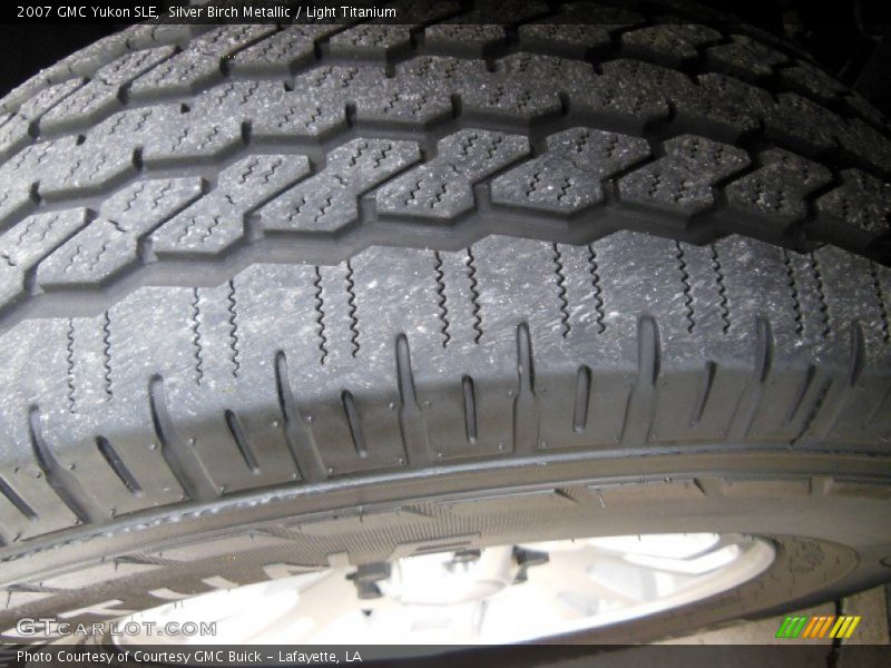 Silver Birch Metallic / Light Titanium 2007 GMC Yukon SLE