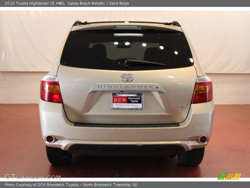 Sandy Beach Metallic / Sand Beige 2010 Toyota Highlander SE 4WD
