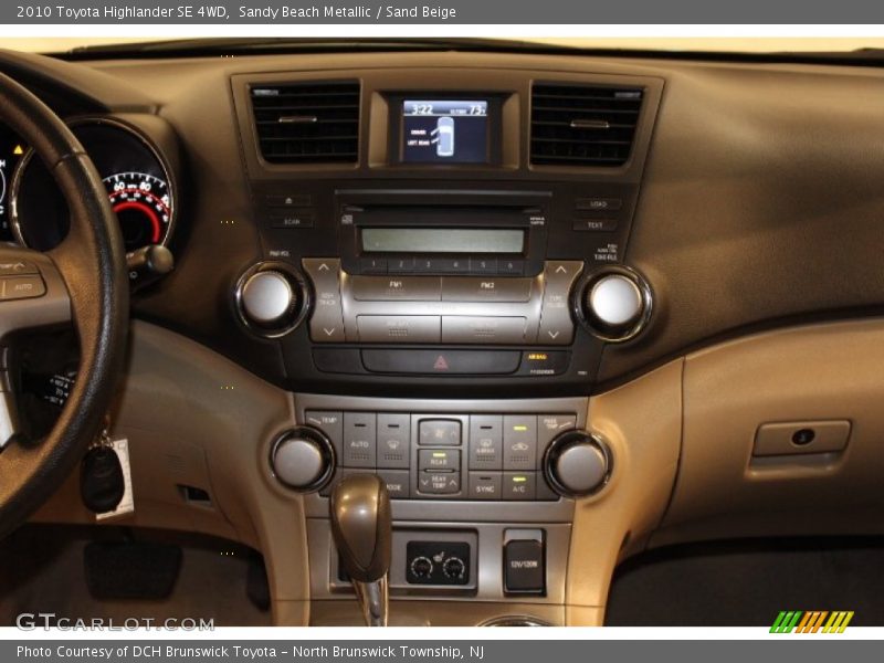 Sandy Beach Metallic / Sand Beige 2010 Toyota Highlander SE 4WD