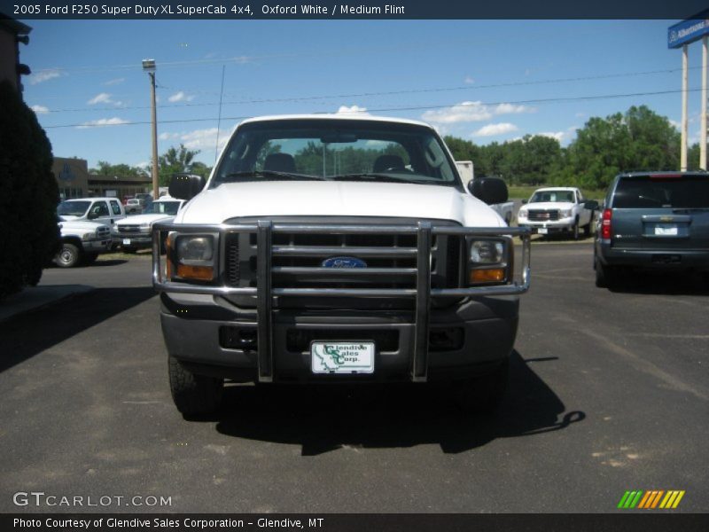 Oxford White / Medium Flint 2005 Ford F250 Super Duty XL SuperCab 4x4