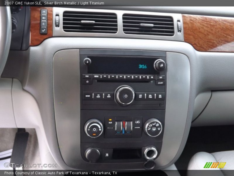 Silver Birch Metallic / Light Titanium 2007 GMC Yukon SLE