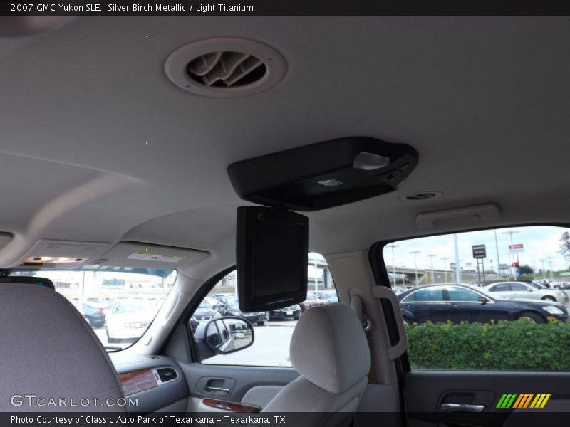 Silver Birch Metallic / Light Titanium 2007 GMC Yukon SLE