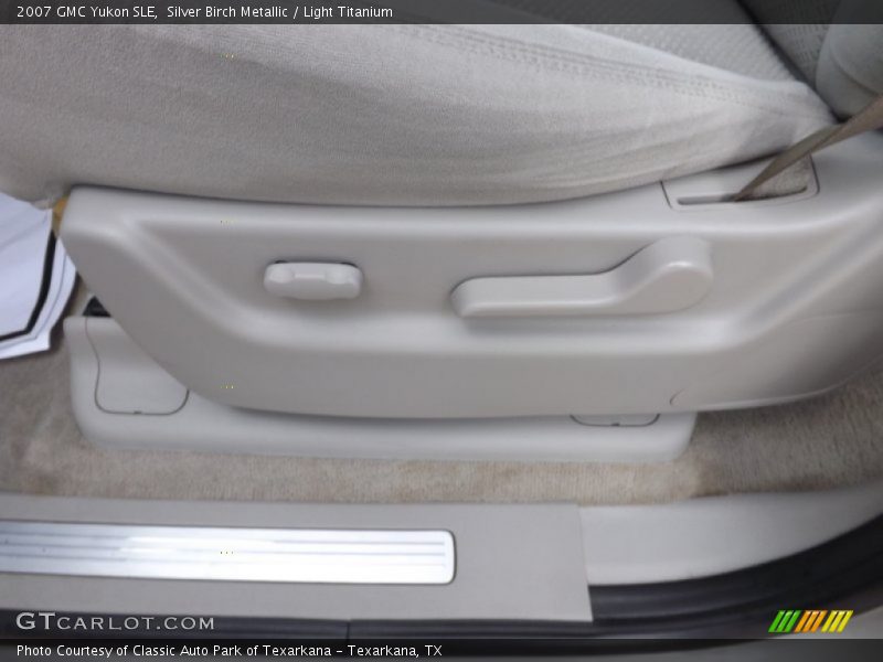Silver Birch Metallic / Light Titanium 2007 GMC Yukon SLE