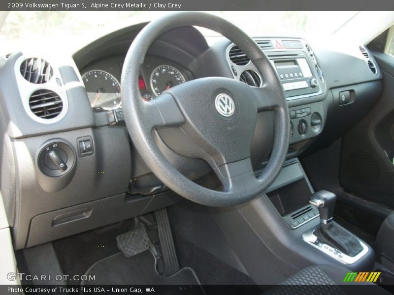 Alpine Grey Metallic / Clay Grey 2009 Volkswagen Tiguan S
