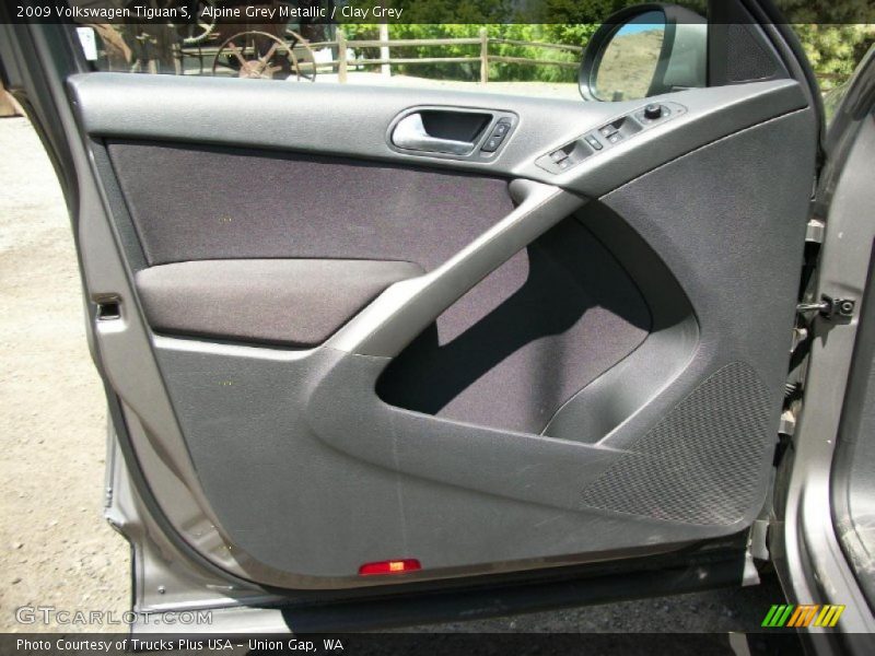Alpine Grey Metallic / Clay Grey 2009 Volkswagen Tiguan S