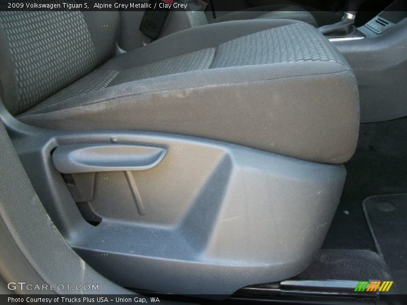 Alpine Grey Metallic / Clay Grey 2009 Volkswagen Tiguan S
