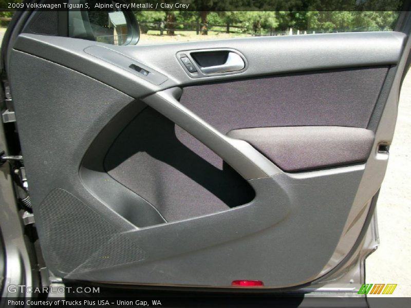 Alpine Grey Metallic / Clay Grey 2009 Volkswagen Tiguan S