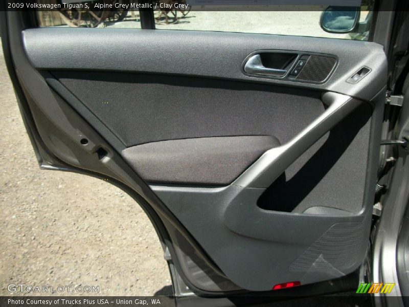 Alpine Grey Metallic / Clay Grey 2009 Volkswagen Tiguan S