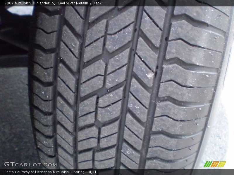 Cool Silver Metallic / Black 2007 Mitsubishi Outlander LS
