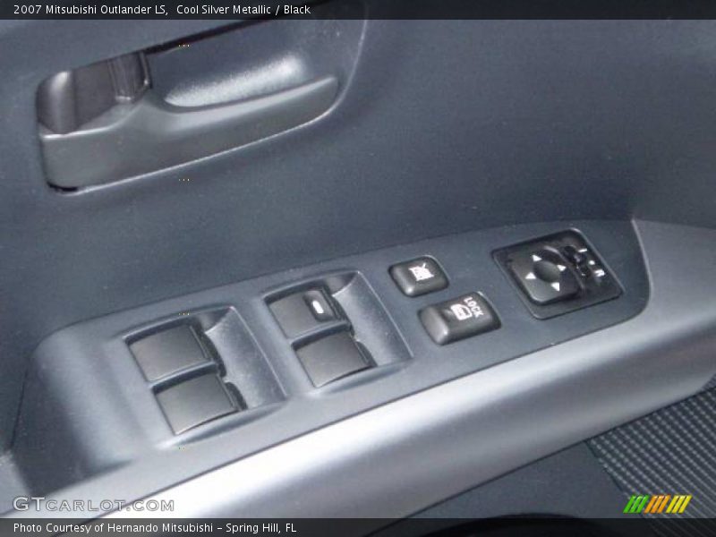 Cool Silver Metallic / Black 2007 Mitsubishi Outlander LS
