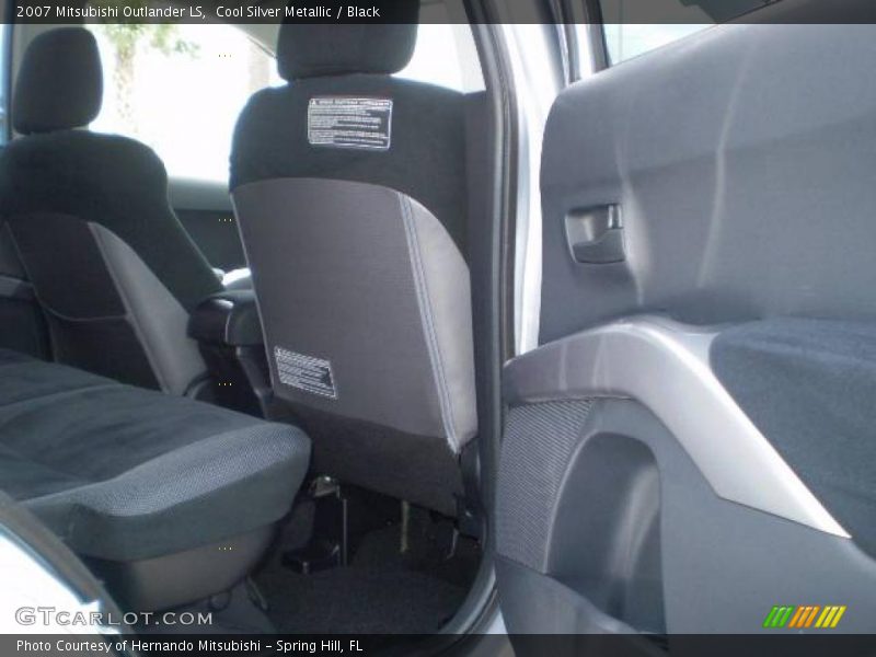 Cool Silver Metallic / Black 2007 Mitsubishi Outlander LS