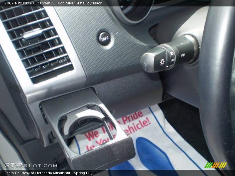 Cool Silver Metallic / Black 2007 Mitsubishi Outlander LS