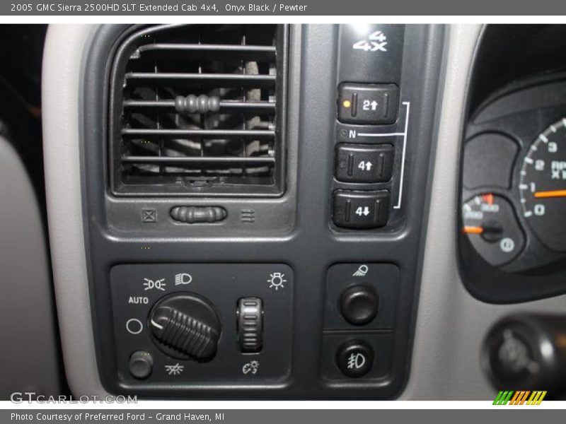 Onyx Black / Pewter 2005 GMC Sierra 2500HD SLT Extended Cab 4x4