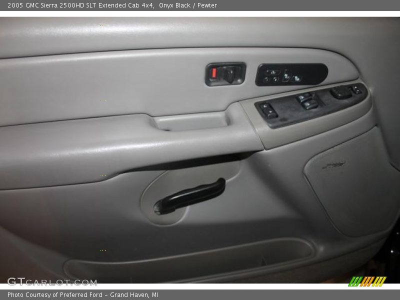 Onyx Black / Pewter 2005 GMC Sierra 2500HD SLT Extended Cab 4x4