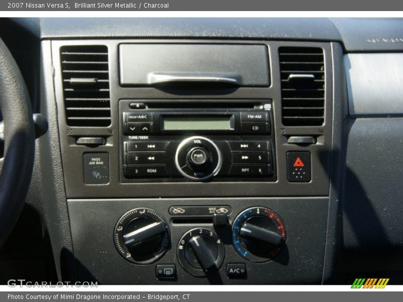 Brilliant Silver Metallic / Charcoal 2007 Nissan Versa S