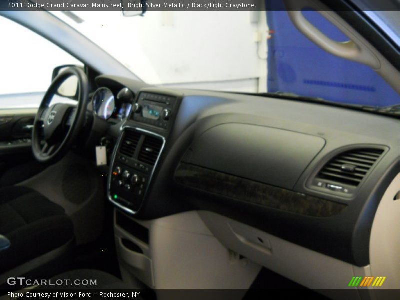 Bright Silver Metallic / Black/Light Graystone 2011 Dodge Grand Caravan Mainstreet
